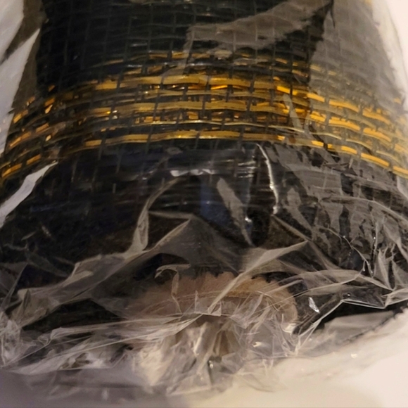 Decorative Trim Netting Black & Gold 21" x 10 Yards - Picture 5 of 7